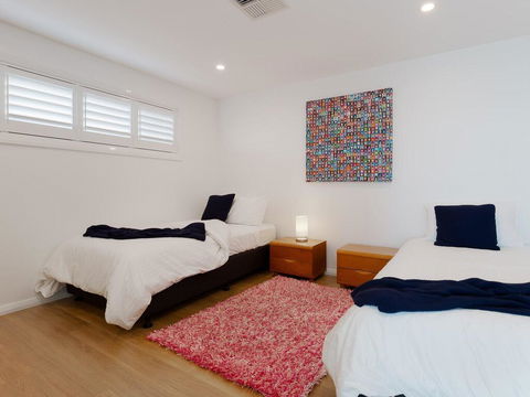Maison De La Mer 30 Mulubinda Parade - Luxurious, Linen, Aircon And Panoramic Views - Accommodation Georgetown 1