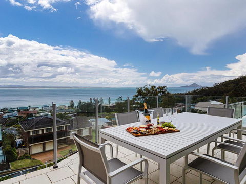 Maison De La Mer 30 Mulubinda Parade - Luxurious, Linen, Aircon And Panoramic Views - Accommodation Georgetown 0