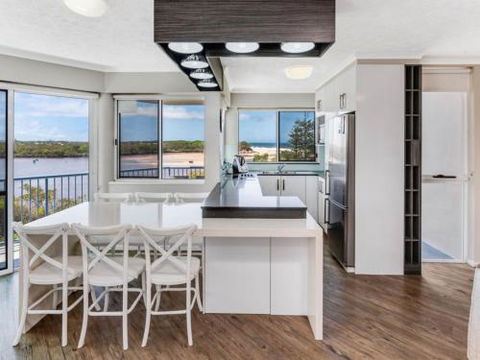 #12 The Outlook, Currimundi - Accommodation Georgetown 2