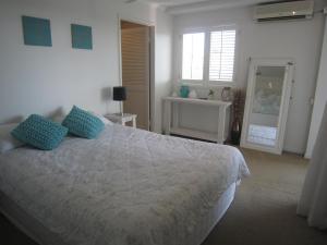 Breathtaking Views Over Currimundi Lake! - Accommodation Georgetown 5