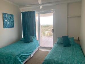 Breathtaking Views Over Currimundi Lake! - Accommodation Georgetown 3