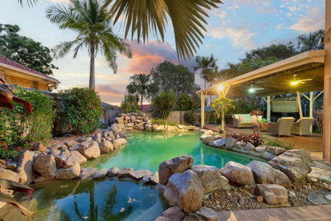 5 Bedroom With Inground Pool In Parkinson - Accommodation Georgetown 0