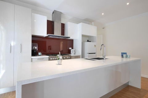3br 2 Bth No Stairs Aircon Big Athelstone Home - Accommodation Georgetown 2