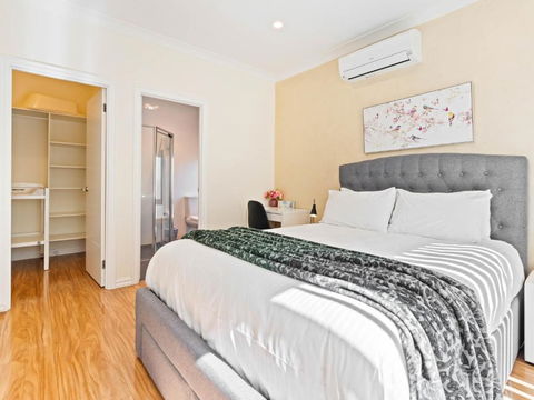 3br 2 Bth No Stairs Aircon Big Athelstone Home - Accommodation Georgetown 4