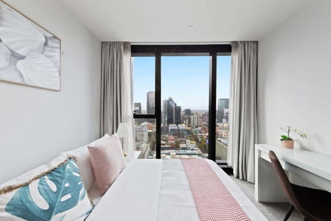 A Chic 2BR Apt Near Melbourne CBD W FREE Parking - Accommodation Georgetown 0