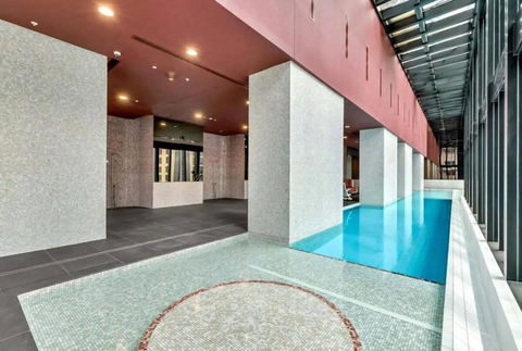 A Chic 2BR Apt Near Melbourne CBD W FREE Parking - Accommodation Georgetown 2