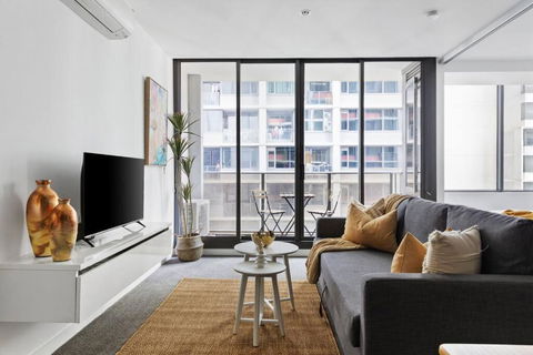 A Chic 2BR Apt Near Southern Cross, With Secure Parking - Accommodation Georgetown 0
