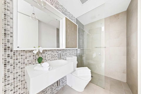 A Chic Apt With A Large Balcony Next To Grand Prix - Accommodation Georgetown 4