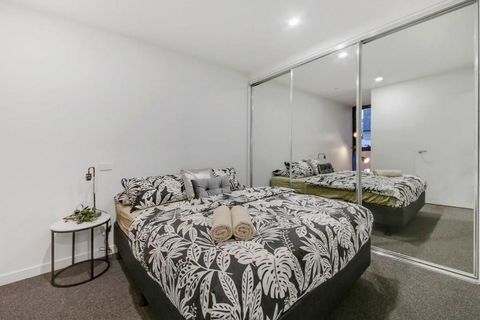 A Comfy 2BR Apt 5-Min Walk To Melbourne Central - Accommodation Georgetown 3