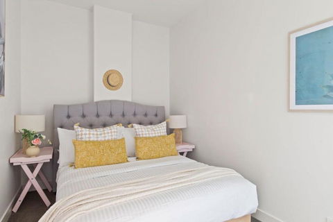 A Cozy 2BR Apt On Collins Near Flinders Station - Accommodation Georgetown 3