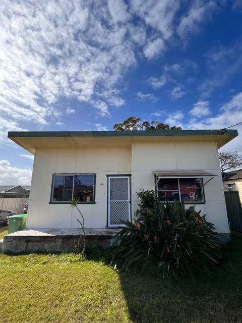 A Delightful Two-bedroom Cottage On Toowoon Bay. - Accommodation Georgetown 1