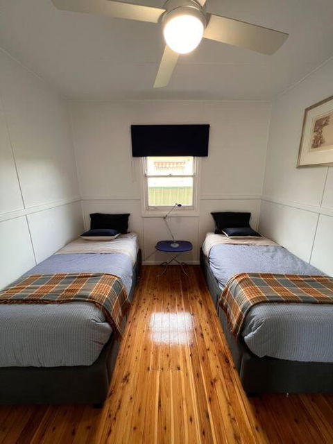 A Delightful Two-bedroom Cottage On Toowoon Bay. - Accommodation Georgetown 2