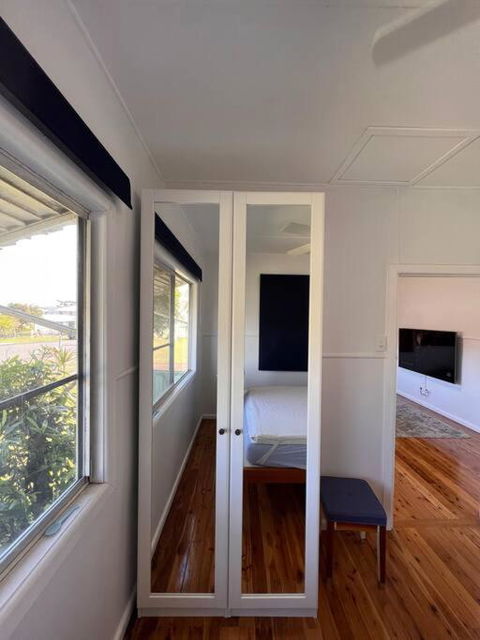 A Delightful Two-bedroom Cottage On Toowoon Bay. - Accommodation Georgetown 4