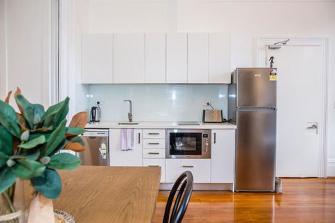A Designer Apartment With Classic Heritage Details - Accommodation Georgetown 4