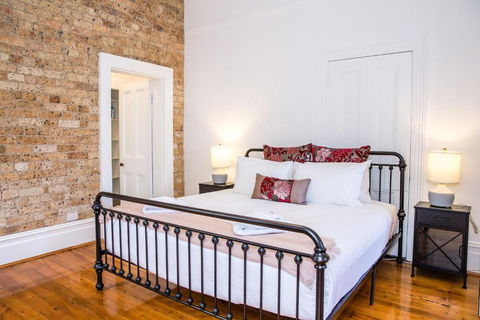A Designer Apartment With Classic Heritage Details - Accommodation Georgetown 3