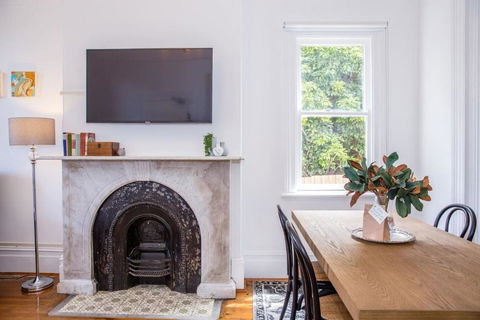 A Designer Apartment With Classic Heritage Details - Accommodation Georgetown 2