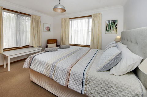 A Little Getaway - 17 Lawson St SWR - Accommodation Georgetown 2