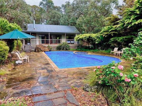 A Lovely Pool House In Forest - Accommodation Georgetown 0