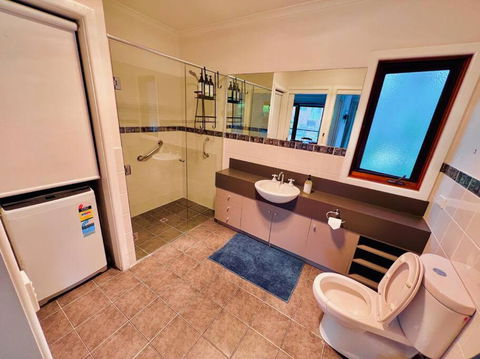 A Lovely Pool House In Forest - Accommodation Georgetown 1