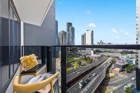 A Modern & Spacious 2BR Apt City Views Southbank - Accommodation Georgetown 1