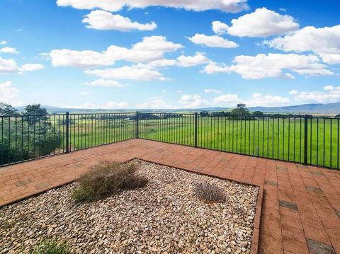 A Picturesque 3 Bedroom House With Splendid Views - Accommodation Georgetown 0
