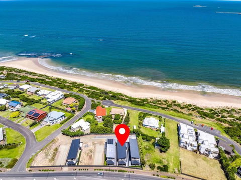 A Plus Location Views Games Balcony BBQ And Dining - Accommodation Georgetown 0