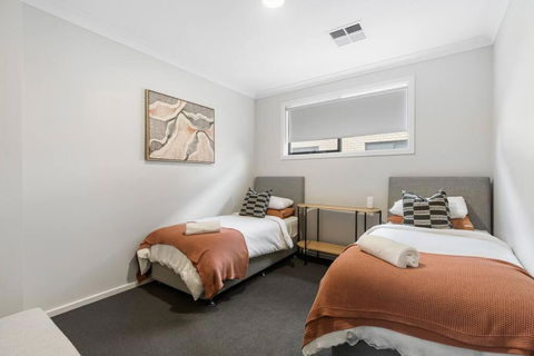 A Plus Location Views Games Balcony BBQ And Dining - Accommodation Georgetown 4