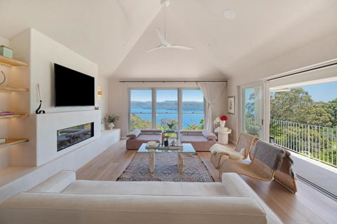 A Slice Of Paradise, Newly Transformed Avalon House With Breathtaking Views - Accommodation Georgetown 2