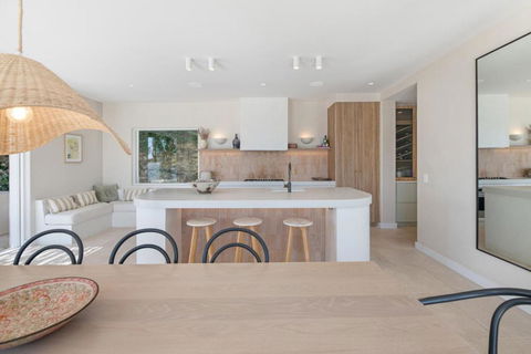 A Slice Of Paradise, Newly Transformed Avalon House With Breathtaking Views - Accommodation Georgetown 3