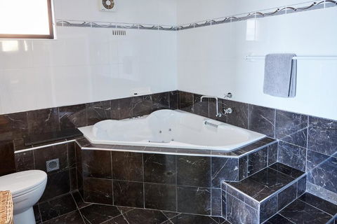 A Stones Throw At Mollymook Beach - Accommodation Georgetown 1