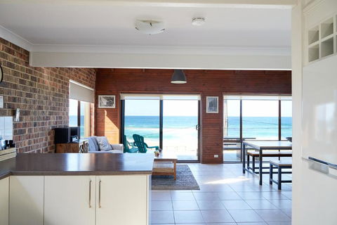 A Stones Throw At Mollymook Beach - Accommodation Georgetown 3