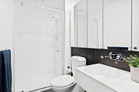 A Stylish 2BR Apt Next To Southern Cross With City Views - Accommodation Georgetown 3