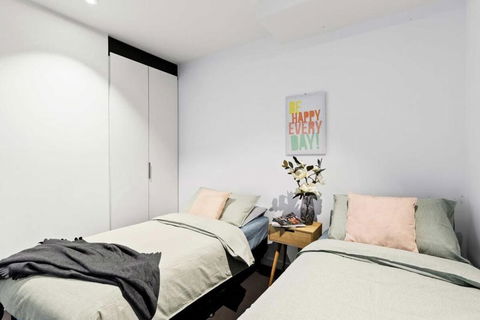 A Stylish 2BR Apt Next To Southern Cross With City Views - Accommodation Georgetown 4