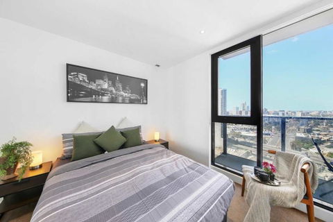 A Stylish 2BR Apt With City Views In Southbank - Accommodation Georgetown 2