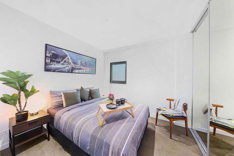 A Stylish 2BR Apt With City Views In Southbank - Accommodation Georgetown 4