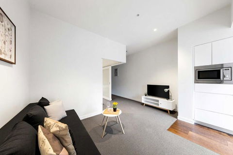 A Stylish Apt For 4 Near Queen Victoria Market - Accommodation Georgetown 1
