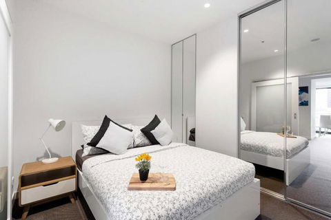 A Stylish Apt For 4 Near Queen Victoria Market - Accommodation Georgetown 0