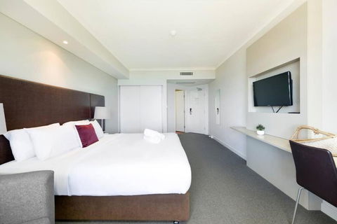 A Waterview Oasis On The Esplanade With Pool - Accommodation Georgetown 2
