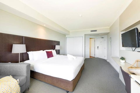A Waterview Oasis On The Esplanade With Pool - Accommodation Georgetown 1