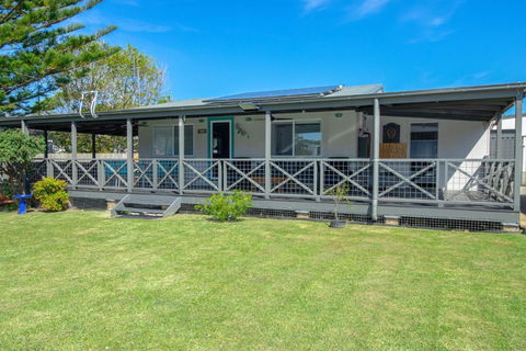 A Wave From It All - Accommodation Georgetown 2