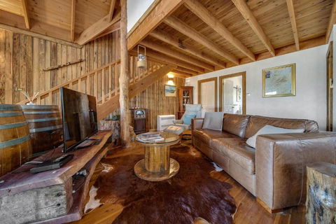 Aarlaur 2 - Charming 2BR Rustic Home L Bath L Fire Pit L WiFi L Air-Con - Accommodation Georgetown 1