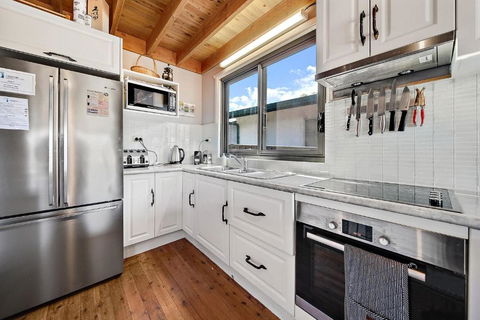 Aarlaur 2 - Charming 2BR Rustic Home L Bath L Fire Pit L WiFi L Air-Con - Accommodation Georgetown 4