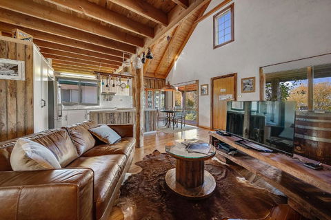 Aarlaur 2 - Charming 2BR Rustic Home L Bath L Fire Pit L WiFi L Air-Con - Accommodation Georgetown 0