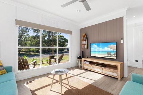 Abode Callala Beach Jervis Bay - 100m To Beach! - Accommodation Georgetown 4