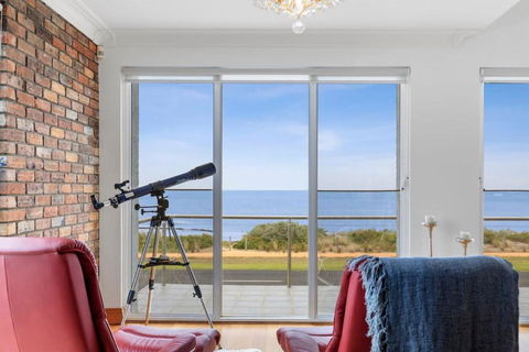 Absolute Bay Frontage With Open Fire And Spa Bath - Accommodation Georgetown 1