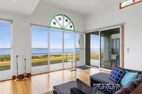 Absolute Bay Frontage With Open Fire And Spa Bath - Accommodation Georgetown 4
