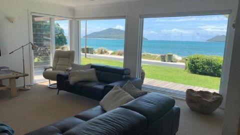 Absolute Beach Front - Accommodation Georgetown 2