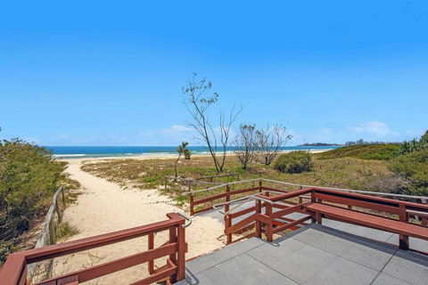 Absolute Beachfront Apartment! - Accommodation Georgetown 1