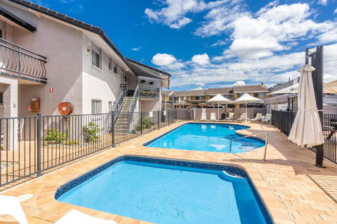 Absolute Beachfront Apartment 9T - Accommodation Georgetown 2