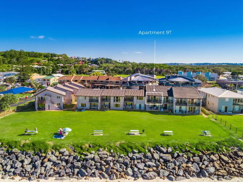 Absolute Beachfront Apartment 9T - Accommodation Georgetown 3
